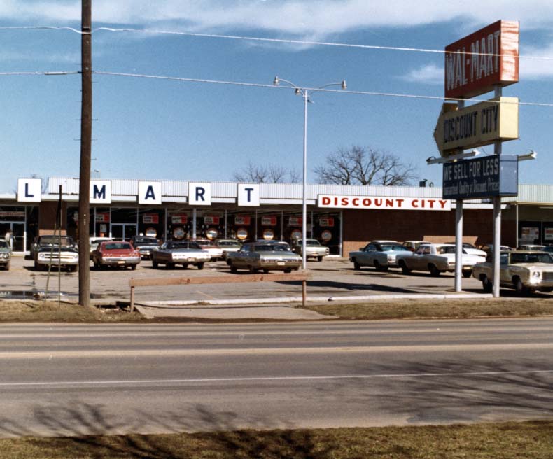 storefront picture of first Walmart store